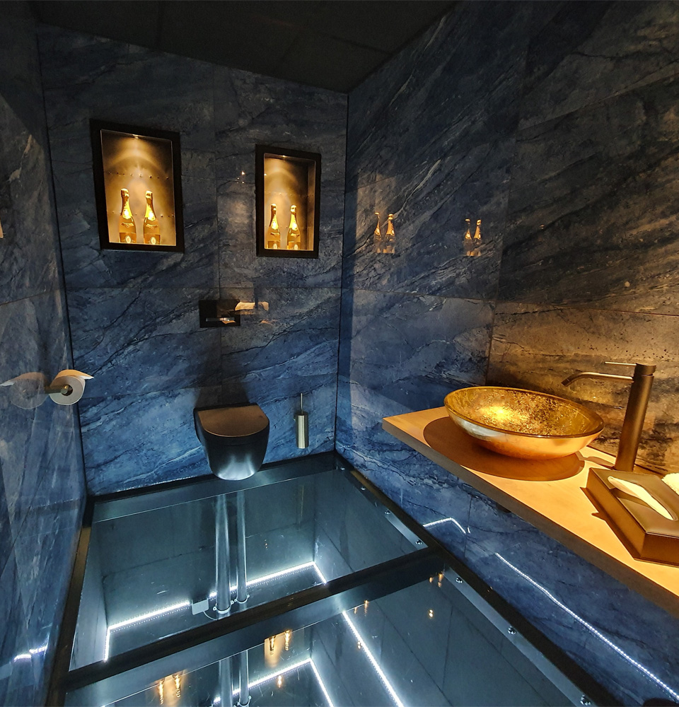 BLOU Rooftop Bar  - Toilet Experience - Hotel Haarhuis (1).jpg